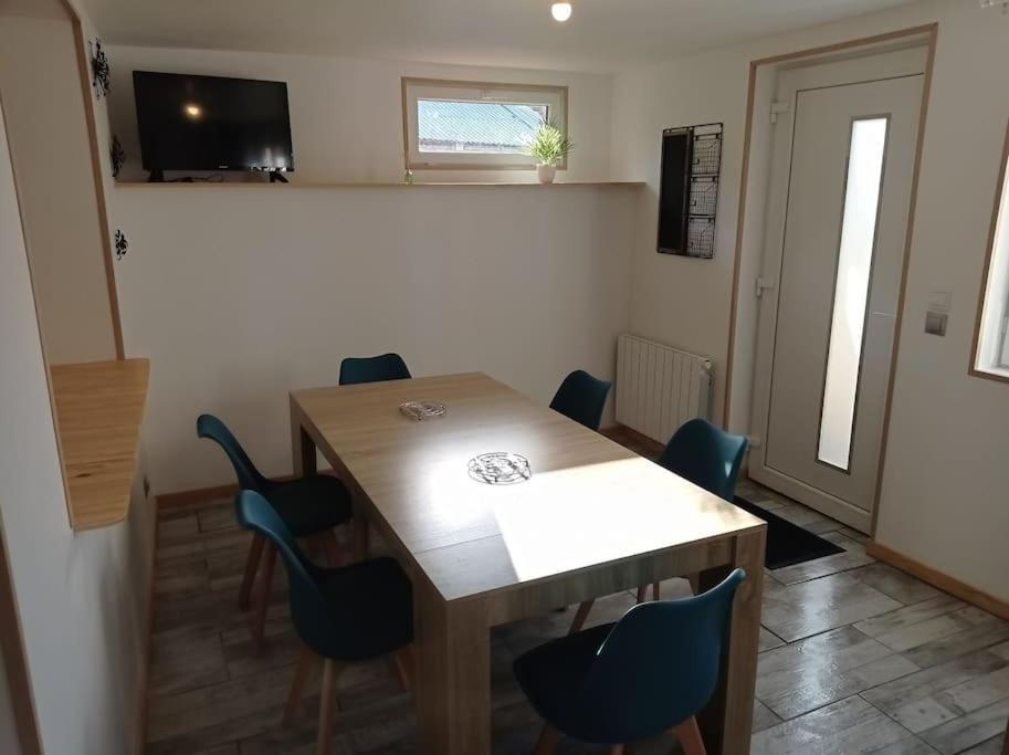 Maison De Campagne Avec Cour Sées Kültér fotó